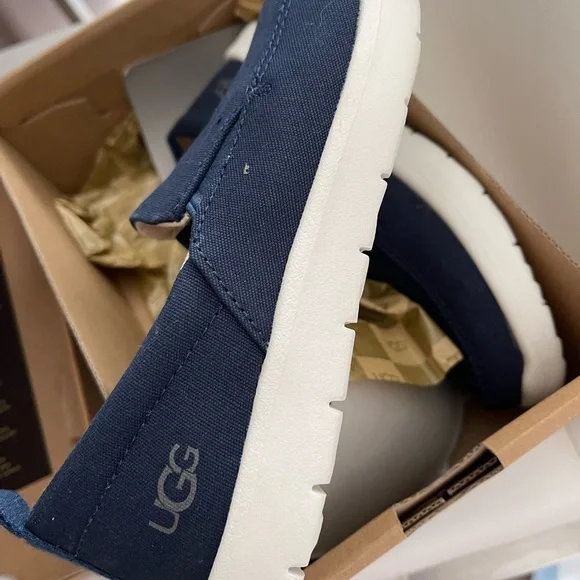 UGG - Picture 4 of 7